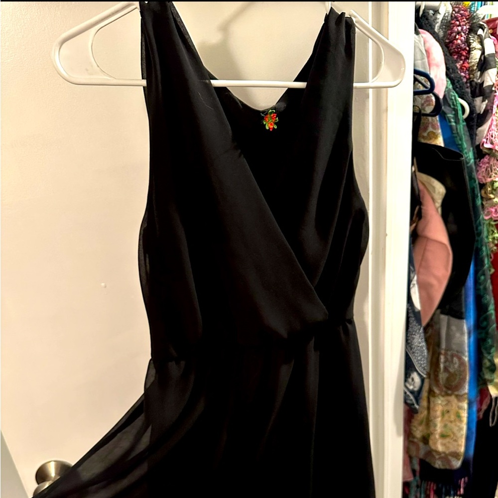 Cute black dress/top. Curve-hugging, baby-doll mini dress or top.